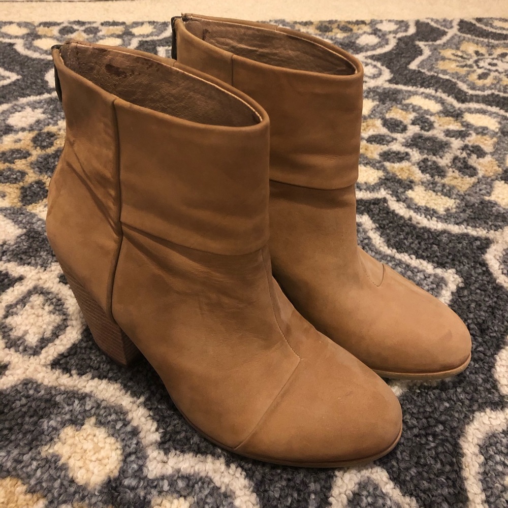 Vince Camuto tan suede booties Sz 10